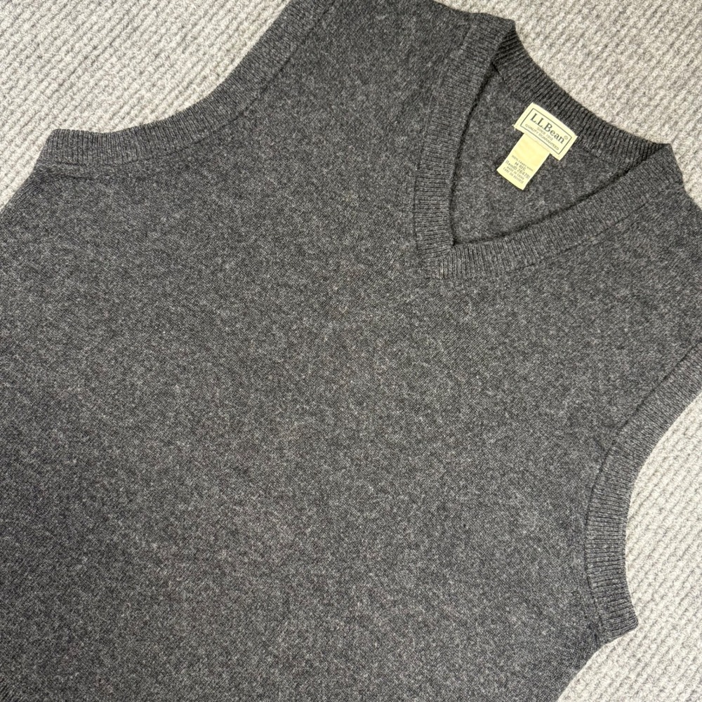 L.L.Bean Lambswool Sweater Vest Mens M Charcoal Black V Neck 100% Wool 264791